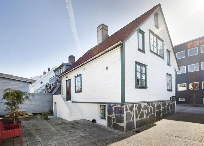 Central Studio Apartment *